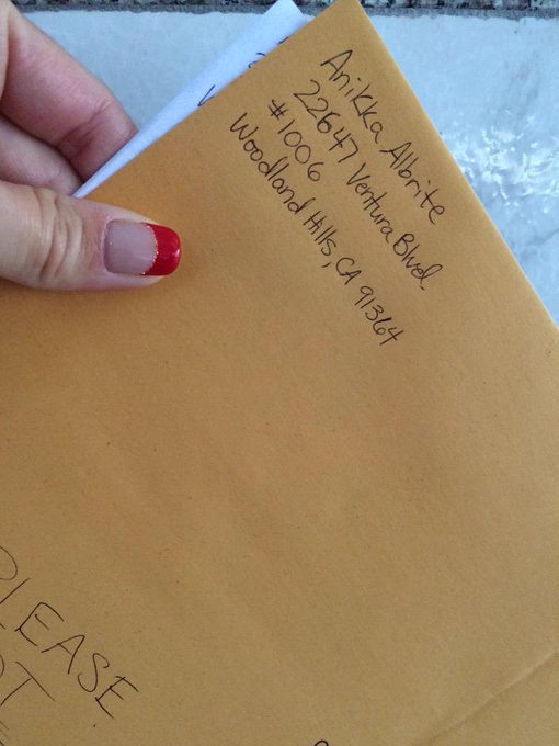 Sending out thank you letters/photos to my wonderful fans who sent me stuff 😉 http://t.co/DAkoyozrU1