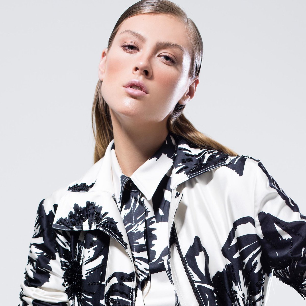 MagBrainstorm's tweet photo. No ar o nosso editorial exclusivo da semana, fotografado por Julia Lego >  http://t.co/ltKGS6PUMq http://t.co/HjxElPKZVD