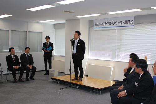函館新聞 V Twitter ｉｔ関連子会社を設立 東京のｉｔ企業 クロス コミュニケーション 富永晴次社長 は全額出資子会社 クロス プロップワークス を函館市五稜郭町に設立 11日に開所式を行った データ加工やコールセンター 開発業務を行う Http T Co