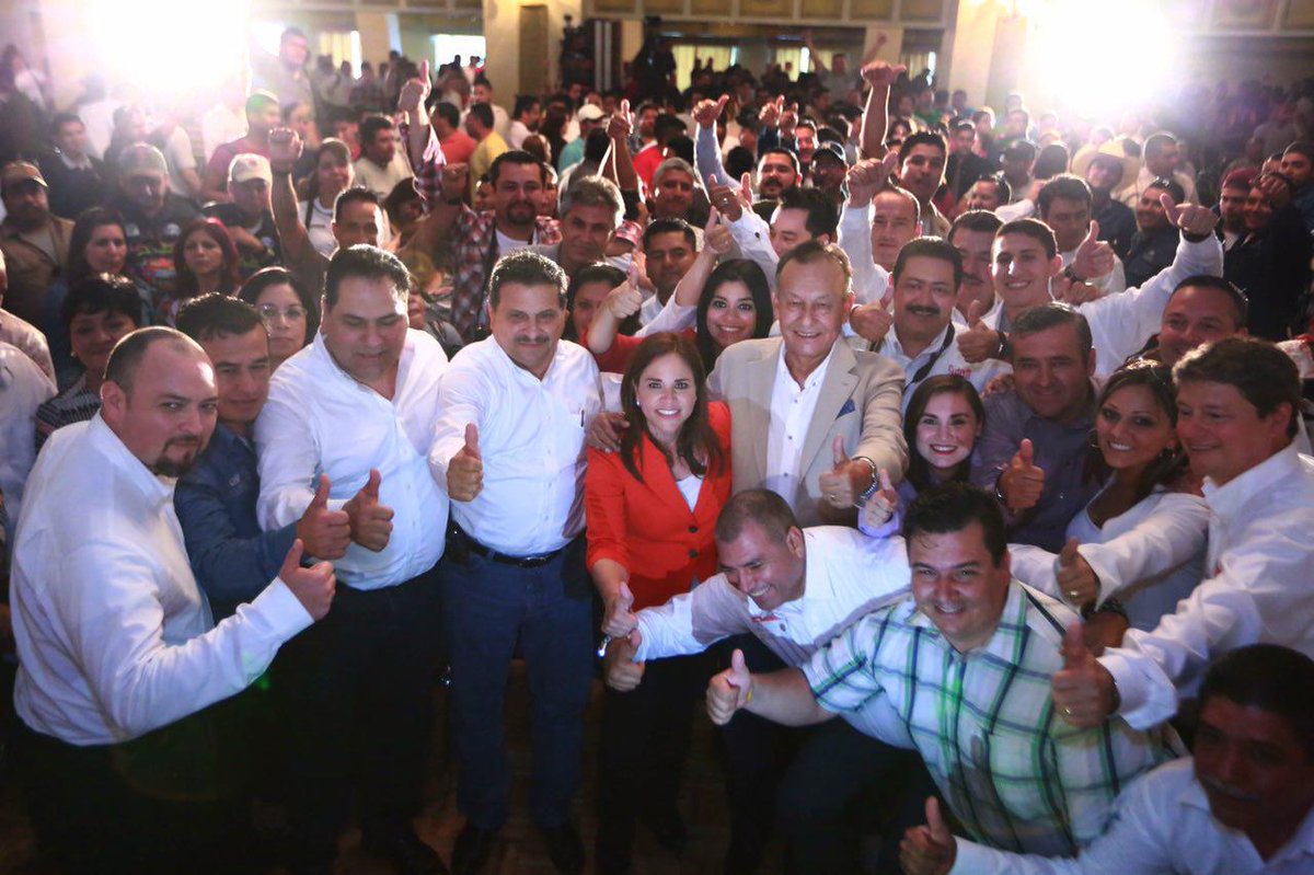 alvarez_ivonne's tweet photo. Con el Movimiento Obrero de #Mty, me comprometí a trabajar de la mano con la Iniciativa Privada para generar empleo http://t.co/rzeIthPnkU