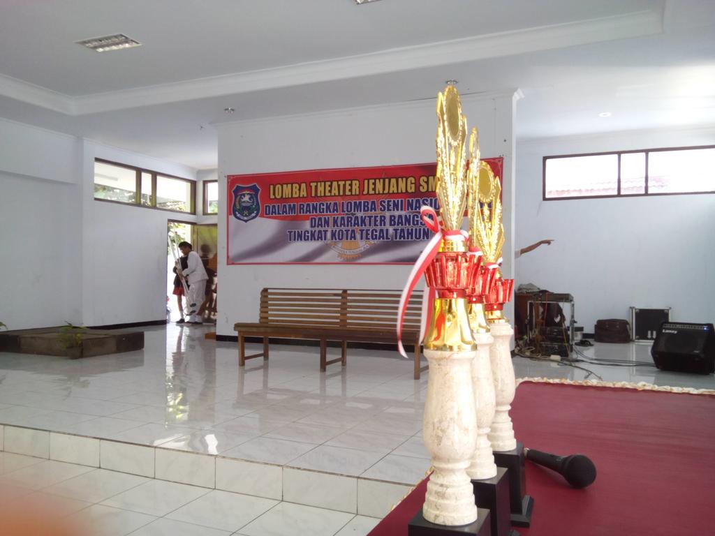 Bismillah.. Hari ini Lomba Theater Jenjang SMA/SMK dalam rangka Lomba Seni Nasionalisme! Mohon doanya ya temanteman 🙌