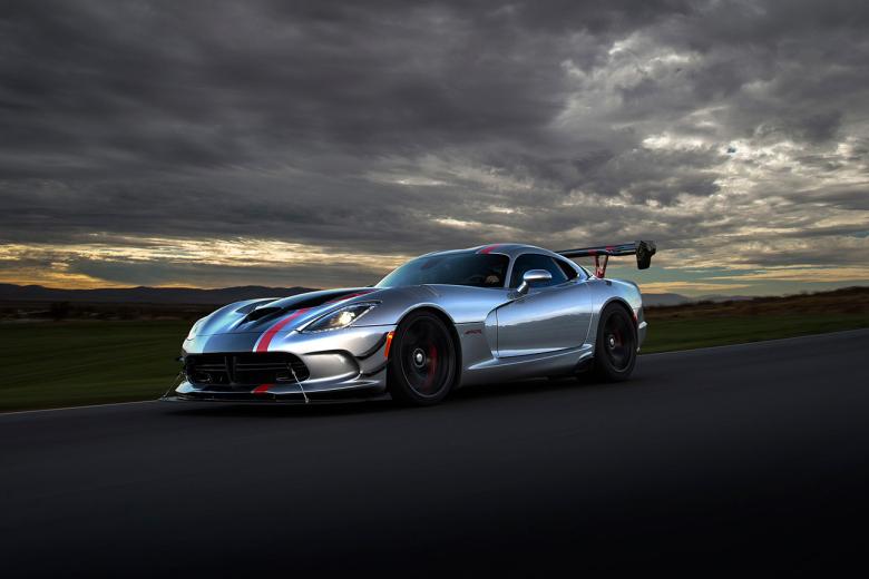 HYPEBEAST's tweet image. A look at the 2016 Dodge Viper ACR.
hypebeast.com/hb1lm4f