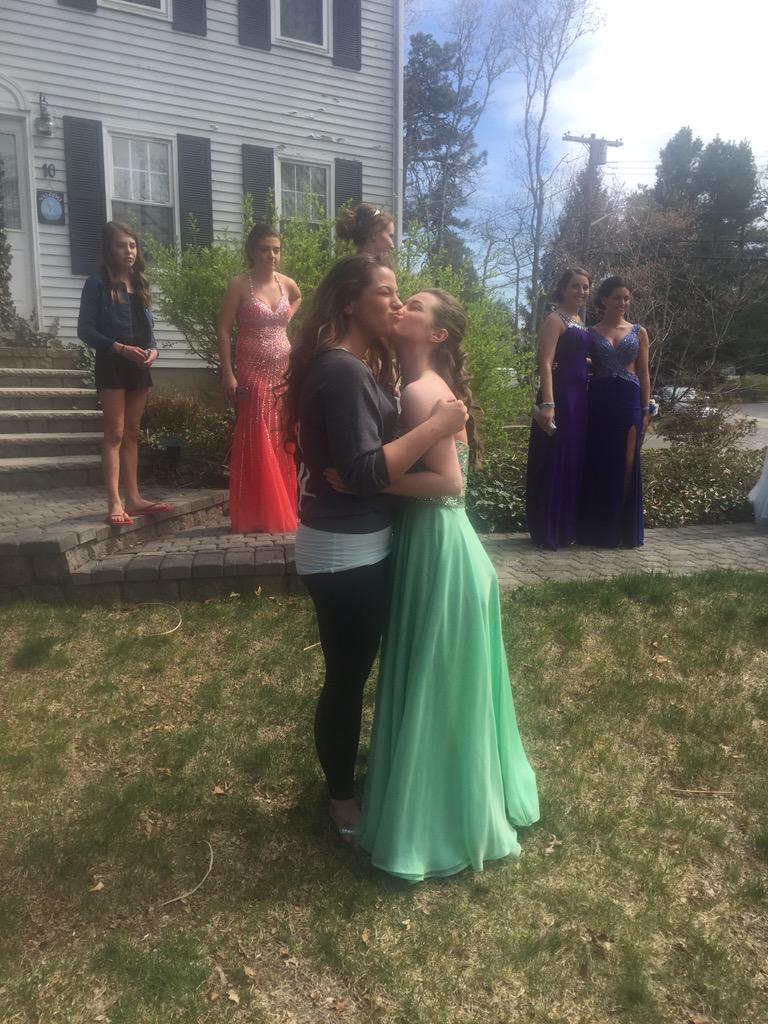 taylor_winslow3's tweet photo. Probably my most favorite pictures from this whole weekend, words cannot describe how much you mean to me💚 http://t.co/5aqZpr5mDO