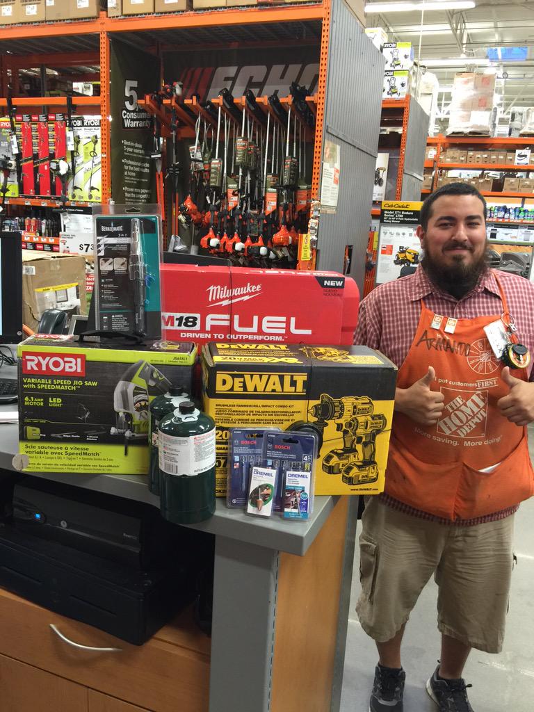 stacy_cooksey's tweet photo. Armando proves that Excellent Customer Service is a deterrent for theft!!! $902.24 Recovery!!!#RWD #HD6579 http://t.co/oLWLUwa0eO