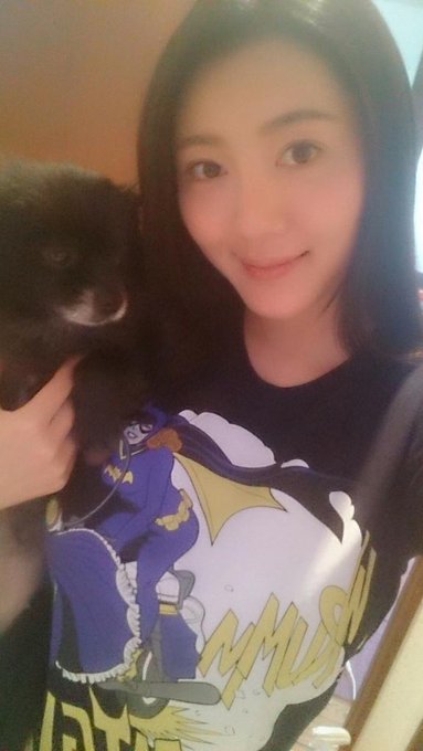 おはよう😉⤴⤴ 写メ撮ろおうとしたらユリアが私も撮っててジャンプしてたので一緒に(*≧&forall;≦*) http://t.co/gXQyUoO09W