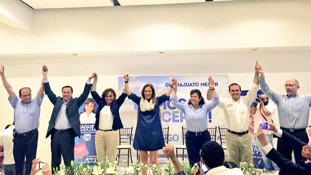Mzavalagc's tweet photo. En #Guanajuato apoyando a nuestros candidatos @RuthLugoM @RBarajasgto y @ANavarroMX ¡Vamos a hacerlo! #VotaPAN http://t.co/1HkxJHIBLC