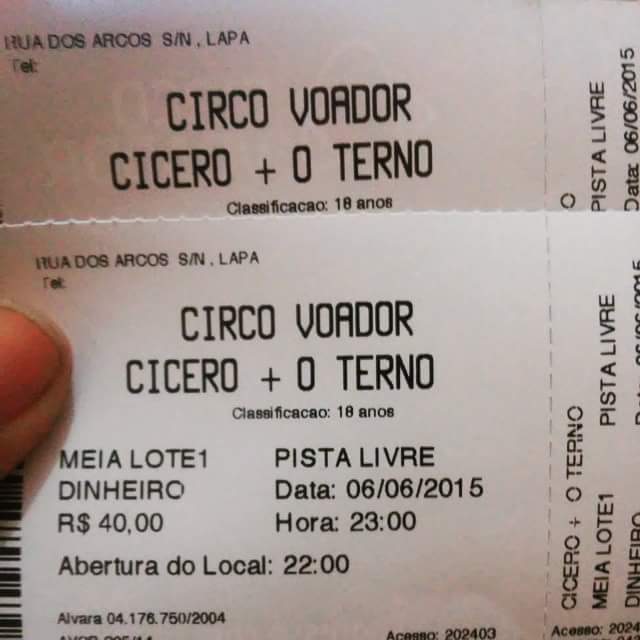SusuLopes2's tweet photo. Comemorar o aniversário da Gabi no show do Cícero #CiçocantapraGabi #ensaiosobreela #vagalumescegos #vaidacertosim http://t.co/pPNgCJPI2A