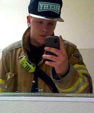 BadAshel59's tweet photo. My handsome boyfriend in his firefighters gear so sexy😍😍 http://t.co/3Uss4XYgMo