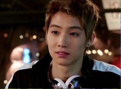 MJBiGOT7's tweet photo. #DremHigh2 👉🏻 #JJPROJECT 👉🏻 #GOT7 #JB 3ยุค3สมัย แกมาไกลมาก555😂😂 http://t.co/B47PWQvr0R