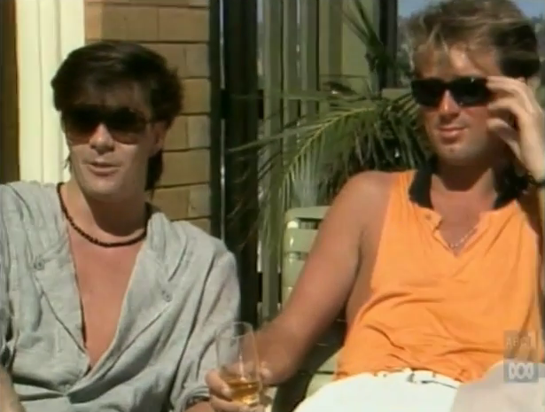 Spandau_Vox_Fan's tweet photo. @realmartinkemp Think its nice enough day for a selfie with ya thongs on and a singlet top Martin ha #AussieMale http://t.co/EkFdQISkr7