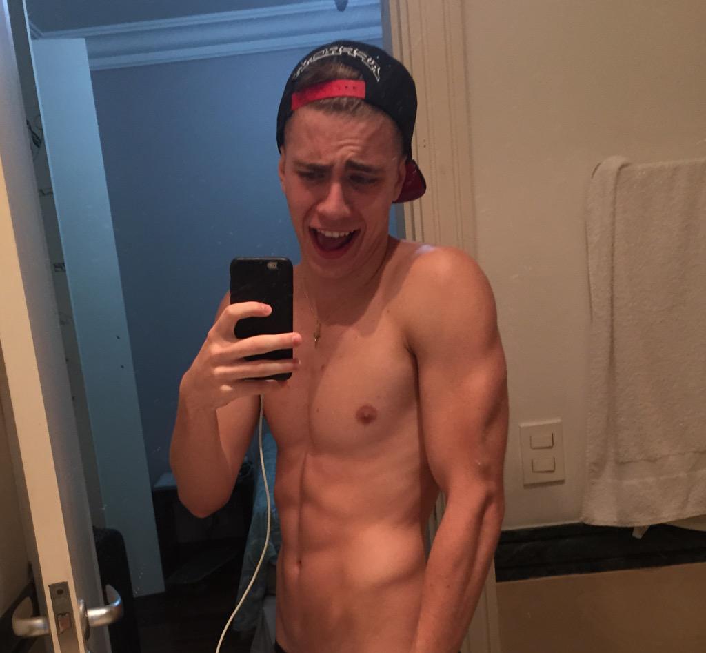 Léo Picon 🦁 on X: "Nudes pra vcs que estão comprando na http://t.co/8nI0pJswMJ usando o cupom de 20% off AMIGOSAPPROVE 😲 http://t.co/wsSSvpdxsd" / X
