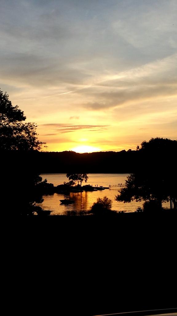 clp0127's tweet photo. A month until I get this view for a whole week❤ #dalehollow http://t.co/7n16sdz2HZ