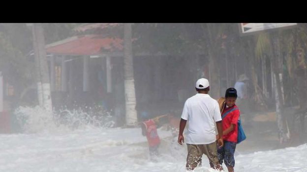 nmas's tweet photo. Alerta por mar de fondo en costas del Pacífico mexicano
 http://t.co/MfMksttc4T http://t.co/cfDLMCnwN8
