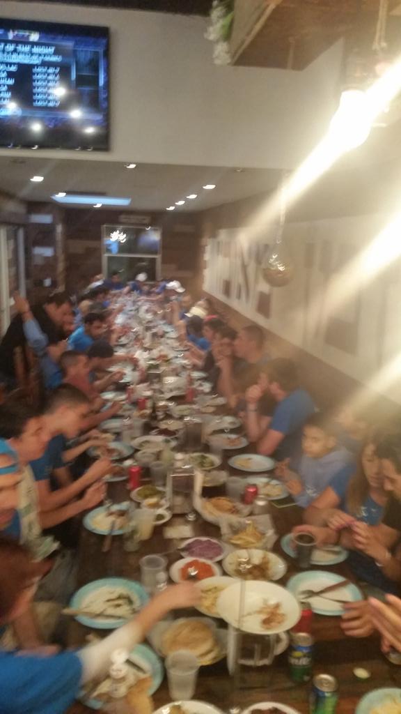Taeemgrill's tweet photo. Taeemgrill#להושיטיד# dinner party. 
May G-D will send health to those amazing#kids.. http://t.co/TTY4VH6Fs9
