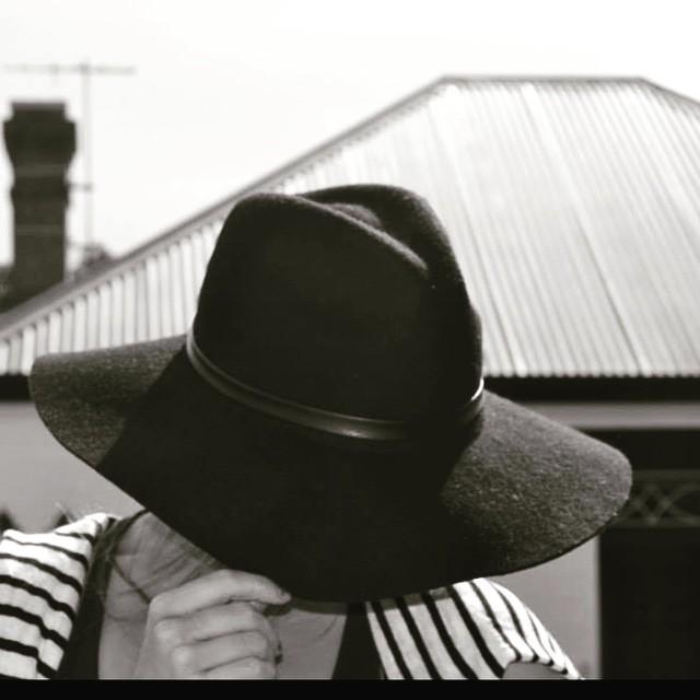 epitomehats's tweet photo. Good day for my wool fedora #warmandtoasty #rainprotector http://t.co/3bcq7UxFze http://t.co/lSewEJnJPL