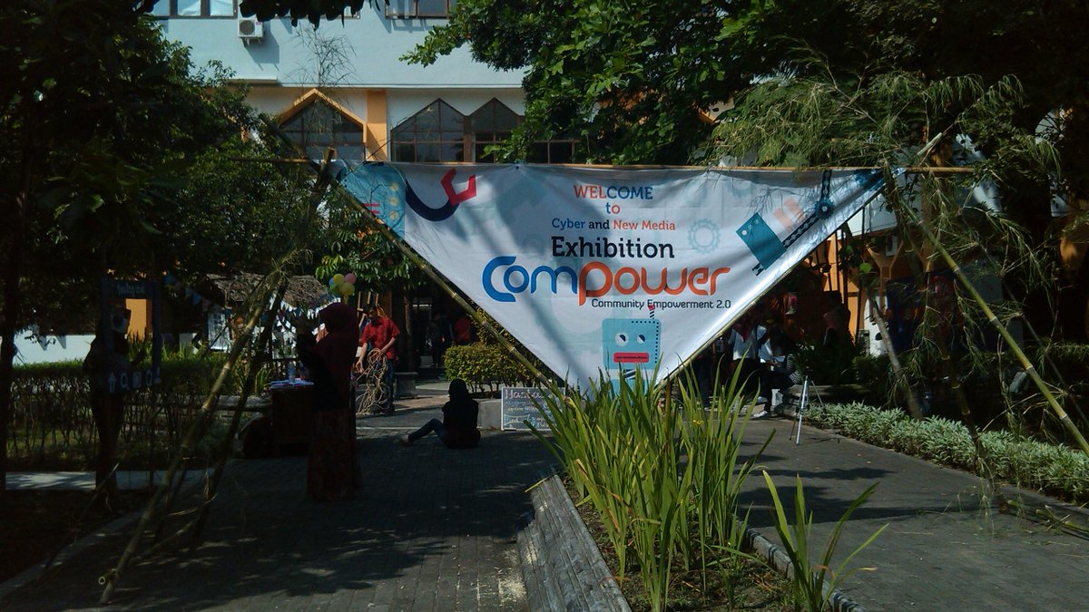 Fandom_ID's tweet photo. Lagi di UIN Sunan Kalijaga, ada expo #compower dr teman2 komunikasi UIN :) http://t.co/lvc7FmagHX