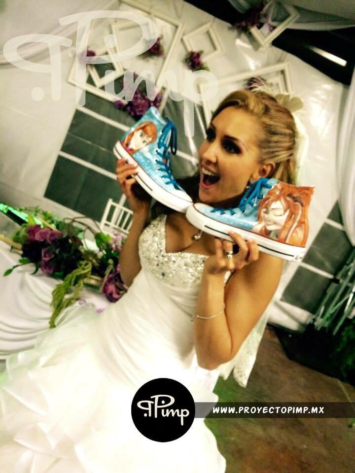 RominaMPOficial's tweet photo. Gracias #PintadoAMano por mis increíbles tenis!! El MEJOR REGALO EN EL DÍA MAS IMPORTANTE DE MI VIDA!! http://t.co/PGxILNBeIY