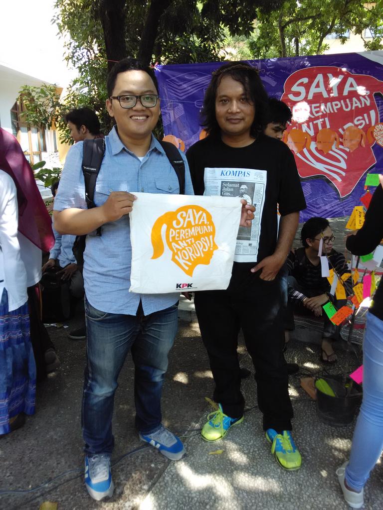 Fandom_ID's tweet photo. Sukses exponya, seru mas RT @fajarjun: Meet mas @hasbisy @Fandom_ID di #ComPower http://t.co/H8rKErcJnw