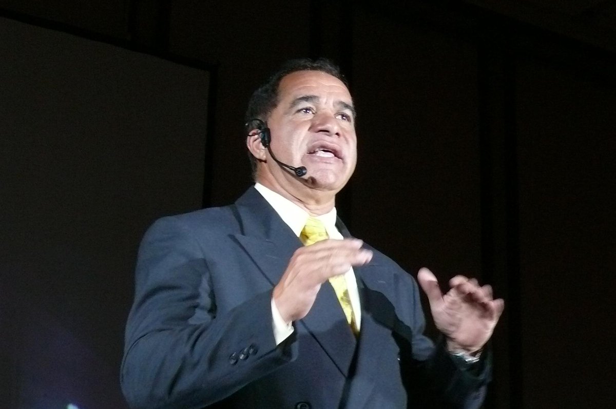 CELESTIALHD's tweet photo. ESCUCHE UN PODEROSO MENSAJE EN ESTE MOMENTO CON EL PASTOR EUSEBIO ROJAS ENRADIO CELESTIAL "RT" http://t.co/JLBQcCCURP http://t.co/RhSDsR6Ur3