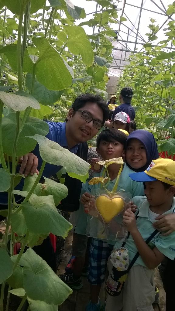 ishmazhar's tweet photo. Big field trip http://t.co/zfBcVP3VVL