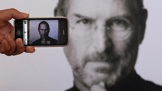 CNBC's tweet photo. Steve Jobs' old business cards fetch thousands of dollars » http://t.co/mQgRONHeyC http://t.co/gNnbamPsyo
