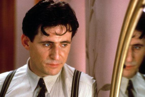 Man in the mirror...
Happy Birthday, Gabriel Byrne! 