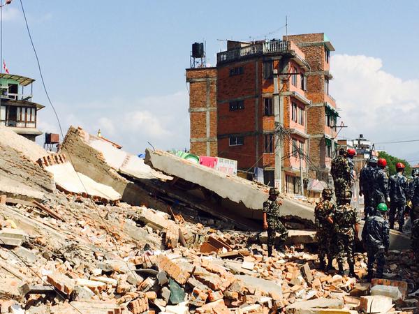 Землетрясение 12 апреля. Катманду землетрясение 2015. Землетрясение в Непале 2015. Землетрясение в Непале. Слабое землетрясение.