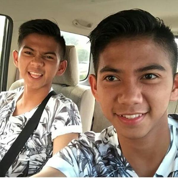 kidholics_tgsel's tweet photo. Asiik abang @DA2_Rizki @DA2_Ridho OnTheWay Trans 7 ,Hati-hati dijalan ya say 😘 #RizkiRidhoHP http://t.co/A4iY2kEF2Q