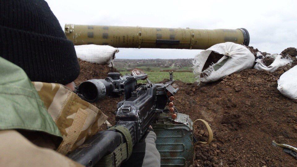 azov_media's tweet photo. Ранок під Маріуполем почався з мінометного обстрілу. Сектор «М» обстрілювала ствольна артилерія «ДНР».

#полк_Азов http://t.co/q4fdEuJHbn