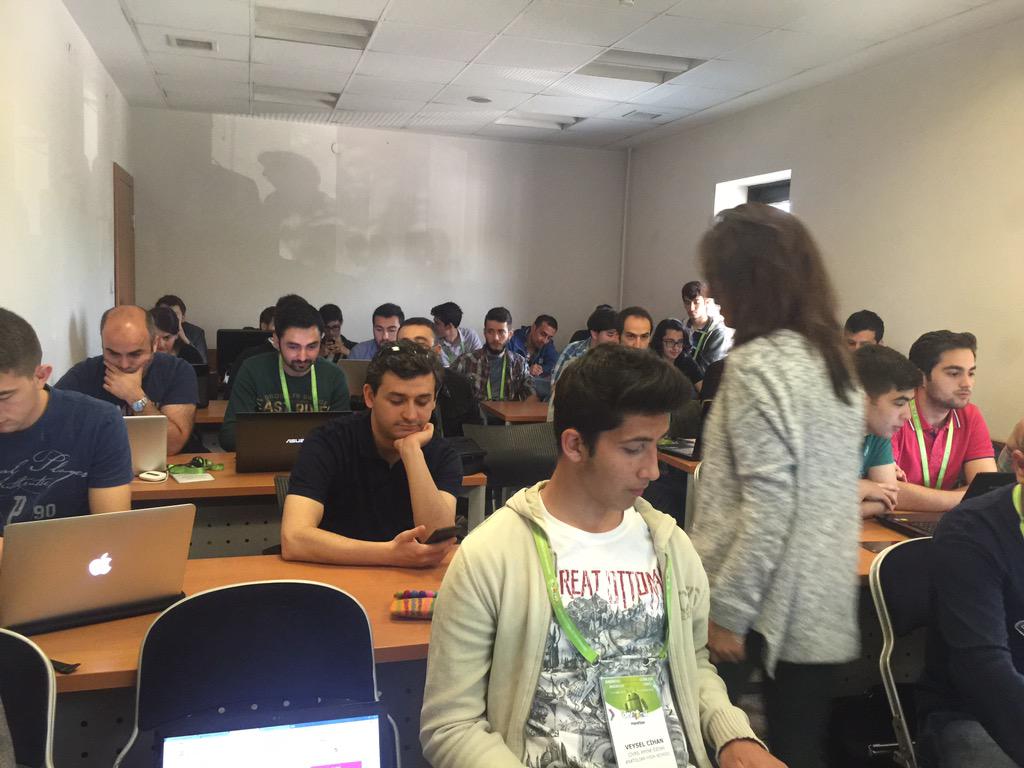 burcuco's tweet photo. Android workshop ından bi kare 😍 Hepinize teşekkürler ☺️ #androiddeveloperdays #gdg http://t.co/rrLjlwHIIR