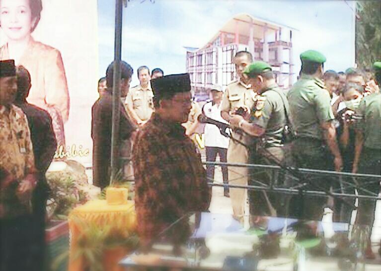 _KotaParepare_'s tweet photo. Peletakan batu Pertama Gd. Balai Ainun Habibie, O/BJ. Habibie, Selasa 12 Mei2015 @habibiecenter 
#ParepareKotaHabibie http://t.co/Wu8kDpxWpM