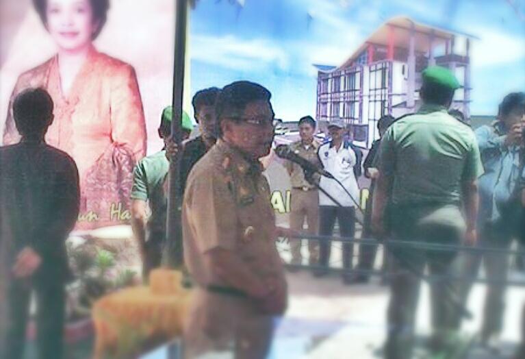 _KotaParepare_'s tweet photo. Peletakan batu Pertama Gd. Balai Ainun Habibie, O/BJ. Habibie, Selasa 12 Mei2015 @habibiecenter 
#ParepareKotaHabibie http://t.co/Wu8kDpxWpM