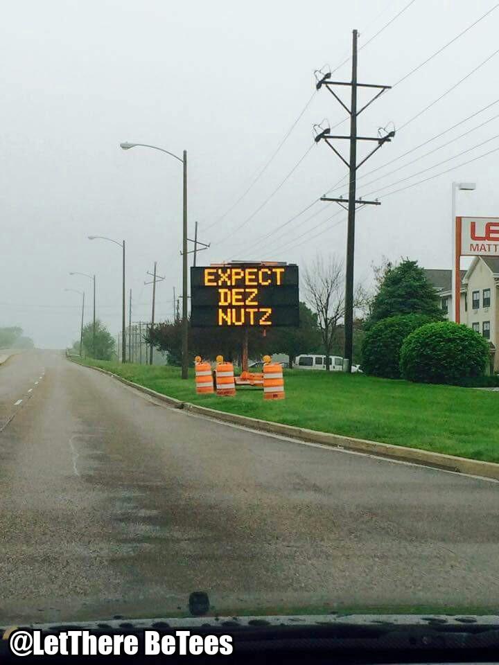 LetThereBeTees's tweet photo. Hacked road sign. #LOL 😂😂😂 http://t.co/qeOjGMj8Ex