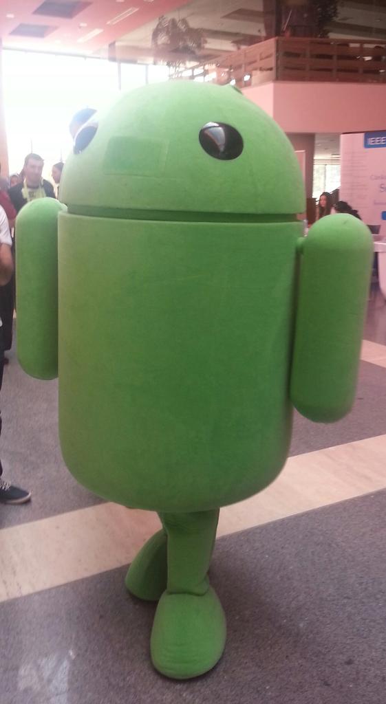 KuarkLab's tweet photo. @KuarkDijital android gelistiricisi ile yepyeni projeleri hayata gecirmeye hazir yasasin #AndroidDeveloperDays http://t.co/5AAr5i9GAU