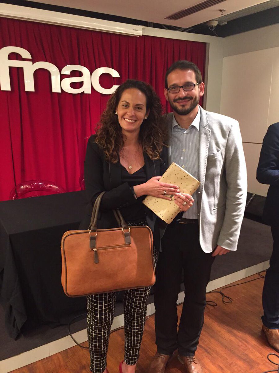 elenatomi's tweet photo. Reflexiones sobre el Evento #ForoRRHHMK con @rrhhmalaga gracias @soniachacon y @FnacMalaga! http://t.co/HJghRskdOM http://t.co/9MEqP593tI