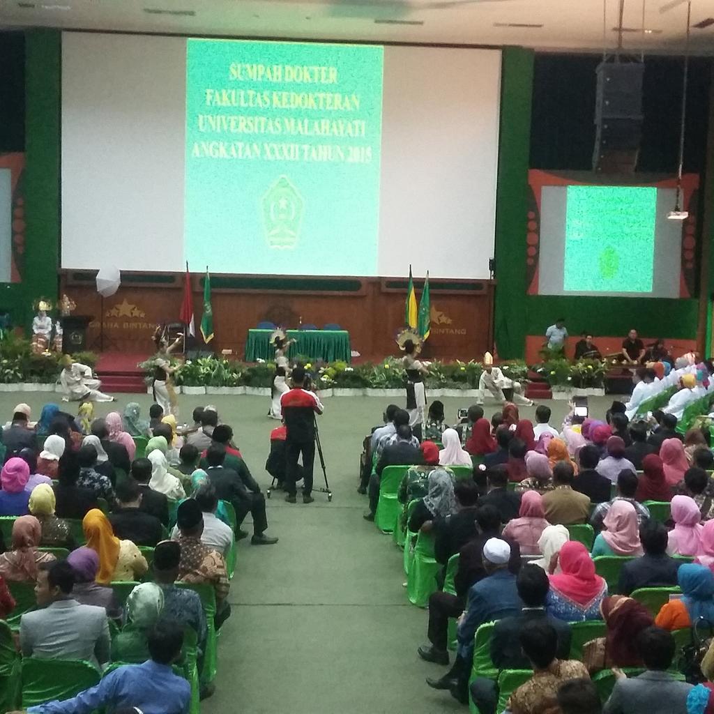 Tari persembahan dalam acara sumpah dokter ke XXXII UNIVERSITAS MALAHAYATI BANDAR LAMPUNG