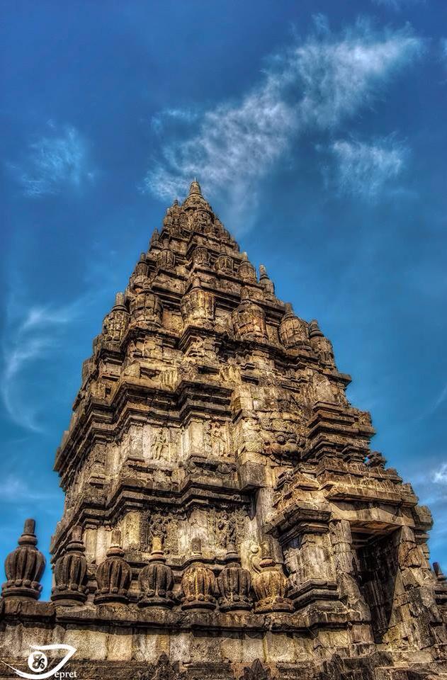 Senin siang di Prambanan 
#jogja

Oleh : <a href="/syekhdaan/">Syekh Da'an Gautama</a>