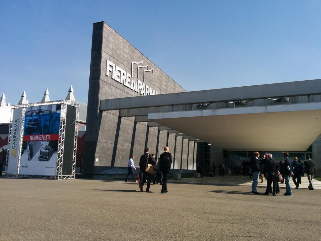 elfolen's tweet photo. Arrivata! :) Sole, 21°, grandi aspettative e carica a mille per #spsitalia http://t.co/LWGmjg51vv