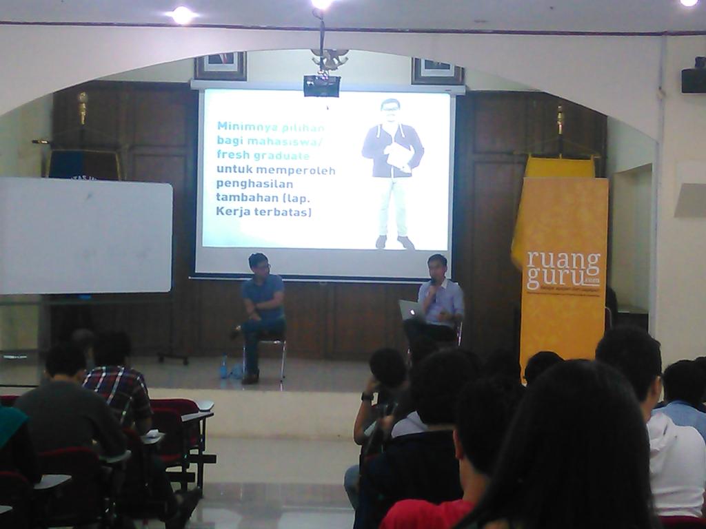 ruangguru's tweet photo. Datang & tanya langsung CEO Ruangguru, @imanusman ttg build up start-up di Aula Gd. B, Fasilkom UI sekarang! #RGEvent http://t.co/mYgQCGr7m4