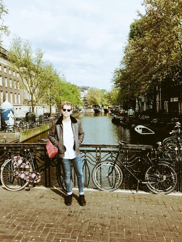 TheVampsJames's tweet photo. Okay okay I may have put the wrong emoji up 😢😢😢😢 http://t.co/i6yLEgjOnf