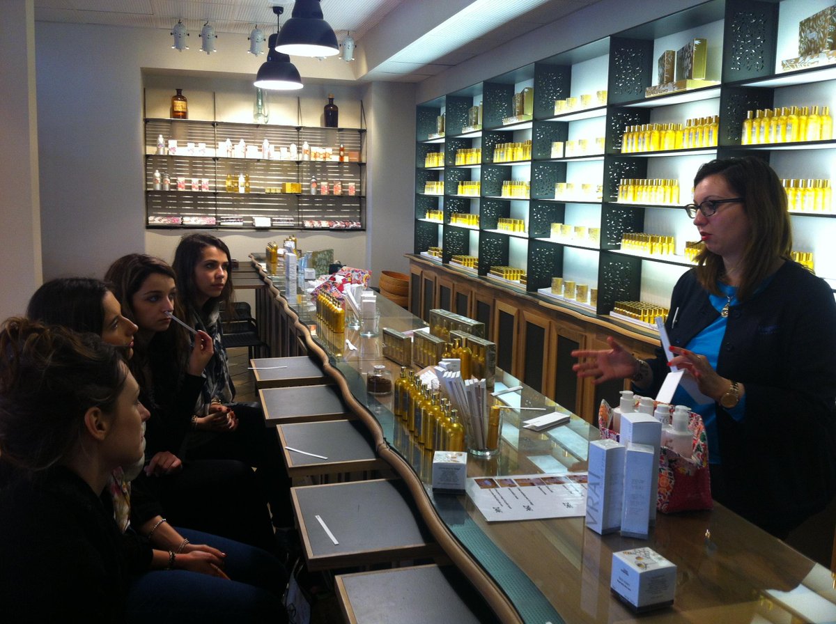 PEsthetique's tweet photo. Les Pro Conseil Beauté en voyage autour des fleurs et des parfums de Grasse ! http://t.co/zo5PNb21zL