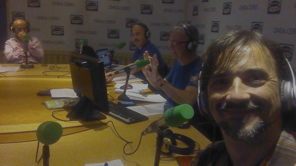angelrielo's tweet photo. Estamos en la radio!! @MasDeUno @OndaCero_es http://t.co/DvLMv6RvHL