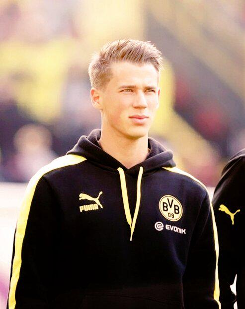 Do um günün kutlu olsun Erik Durm..
Alles Gute zum Geburtstag Erik Durm..
Happy Birthday Erik Durm.. 