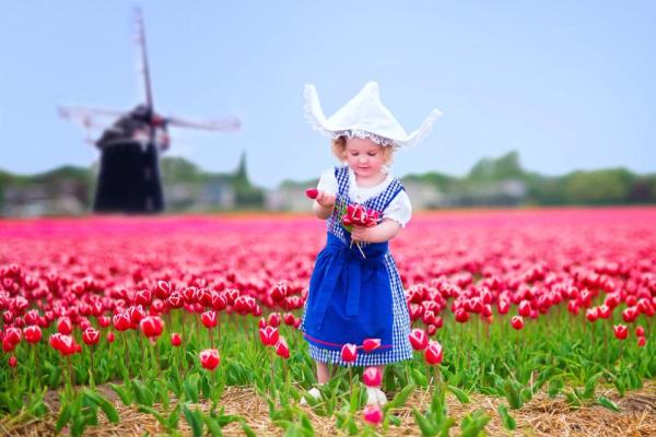 Easyvoyage's tweet photo. Les 10 pays les plus heureux du monde : Une première place surprenante ! >> http://t.co/Wi3JespUu3 http://t.co/mZygEU6e9w