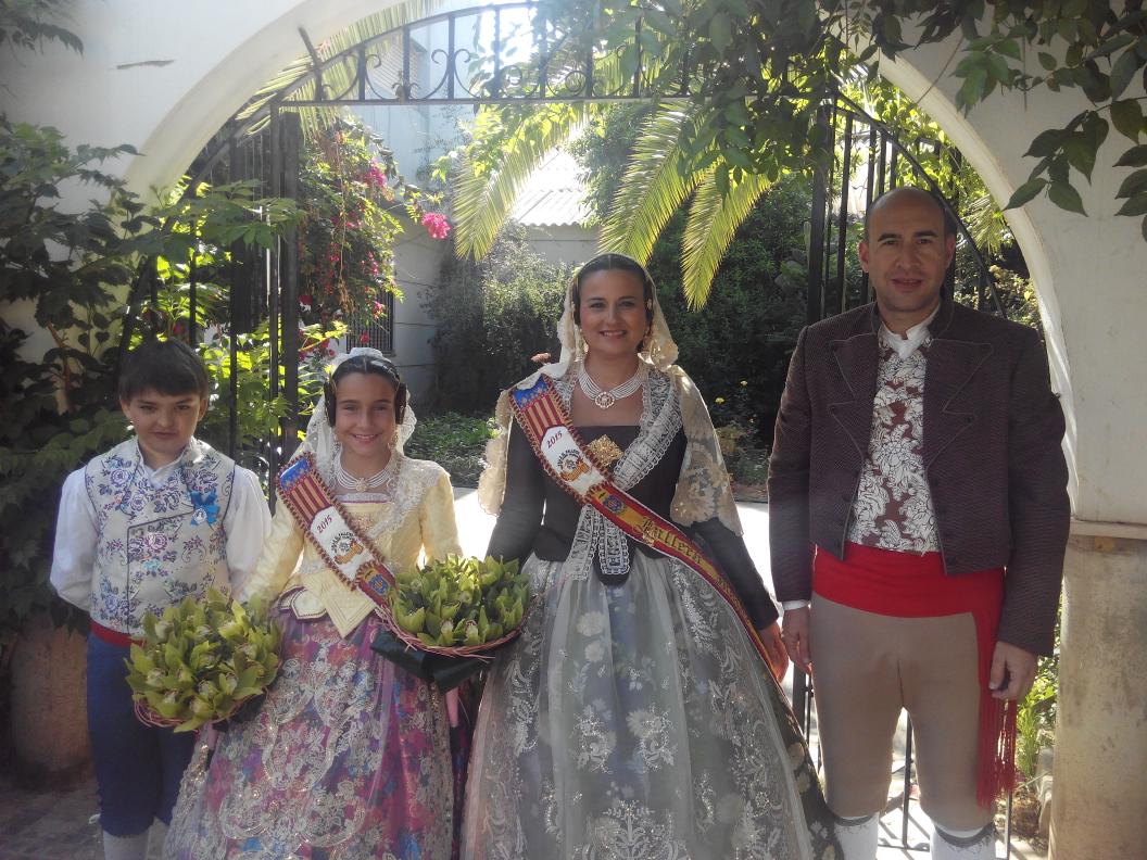 FallaElPalleter's tweet photo. El pasado Domingo celebramos nuestra Ofrenda de Alimentos a la Virgen de los Desamparados http://t.co/PyedY0CHVc