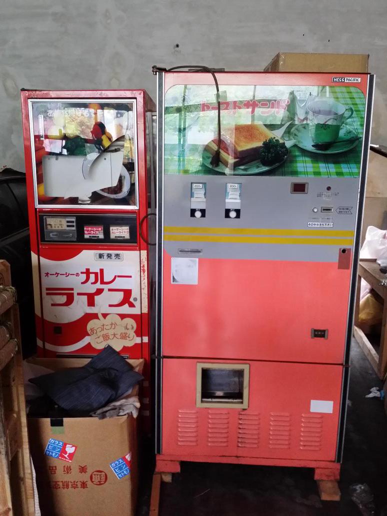 三重県伊賀市の昭和ハウスさんの倉庫にお邪魔して非稼働のレトロ自販機