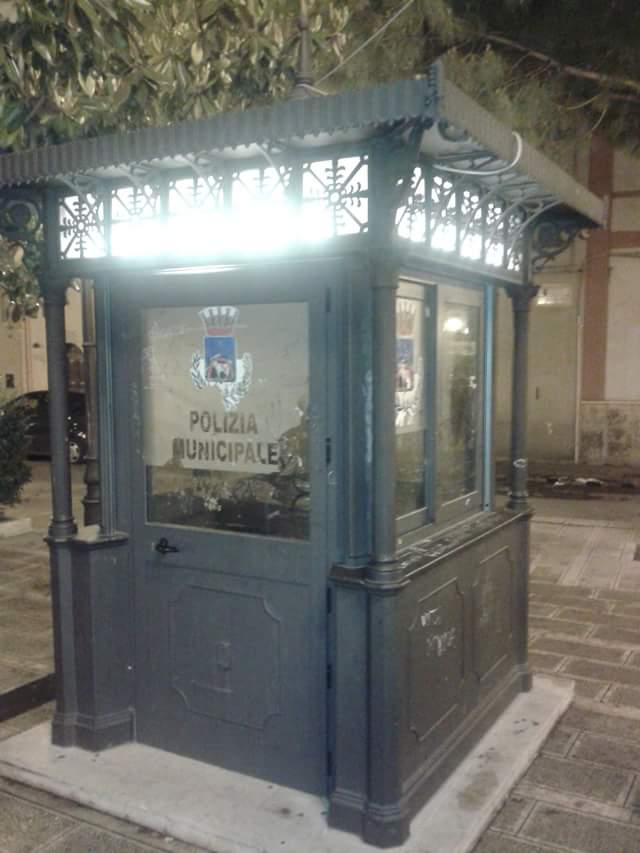DW__UI's tweet image. An Italian Tardis #DoctorWho #DoctorWhonaTVCultura  #tardis #JennaColeman #petercapaldi #doctorwho
