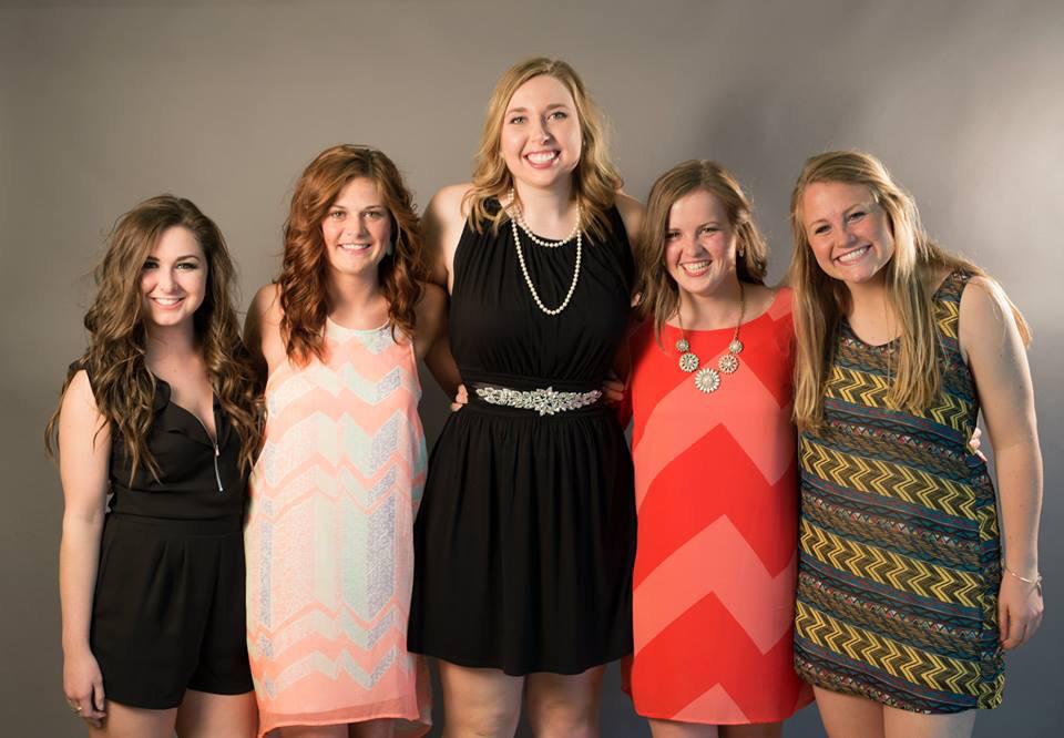 kenziehope5's tweet photo. HAPPY BIRTHDAY TO THE SHORTY ON THE LEFT!!! #Roomies2015 #virginislanders http://t.co/HqDl82DN1e