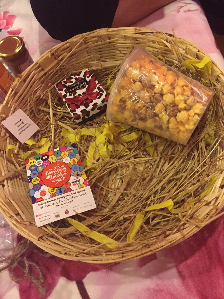 roshanabbas's tweet image. Thank you @1NS1A #BombayLocal is going to be a super hit! Look at what the family did to the hamper !! @ShaheenAbbaz