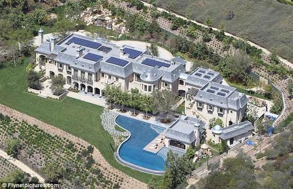 CauseWereGuys's tweet photo. Pray for Tom Brady. He has to spend his 4 game suspension in this prison.. http://t.co/YefccAMhUy